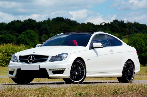 Verwandeln Sie Ihren Stadtbalkon in ein Kräuterparadies: Der umfassende Ratgeber für grünes Glück auf kleinstem Raum!